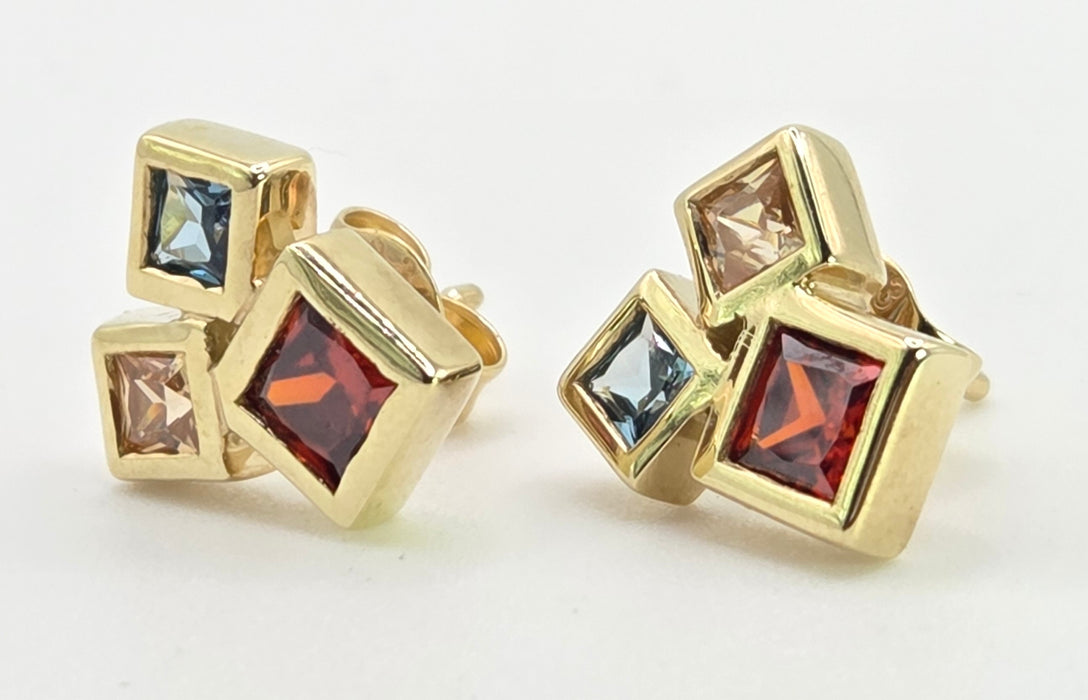 2593: Vintage:  8ct Gold Gemstone Trilogy Stud Earrings