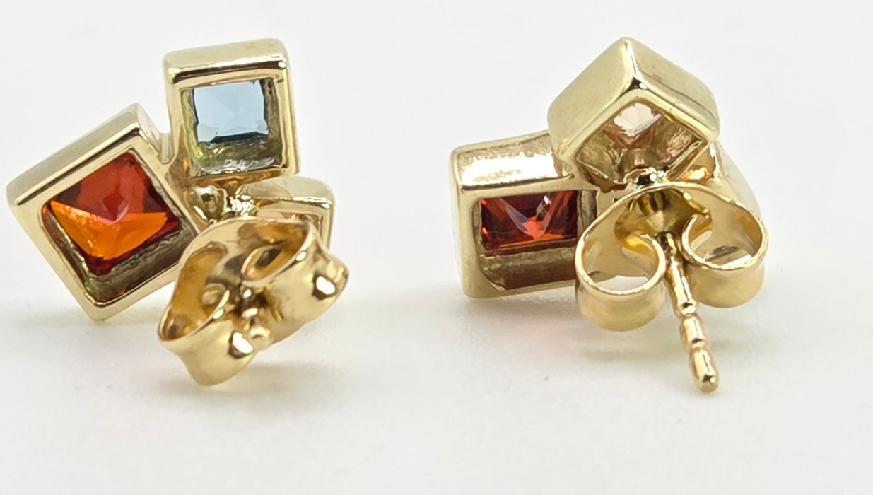 2593: Vintage:  8ct Gold Gemstone Trilogy Stud Earrings