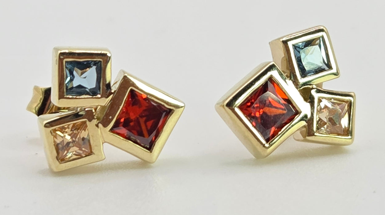 2593: Vintage:  8ct Gold Gemstone Trilogy Stud Earrings