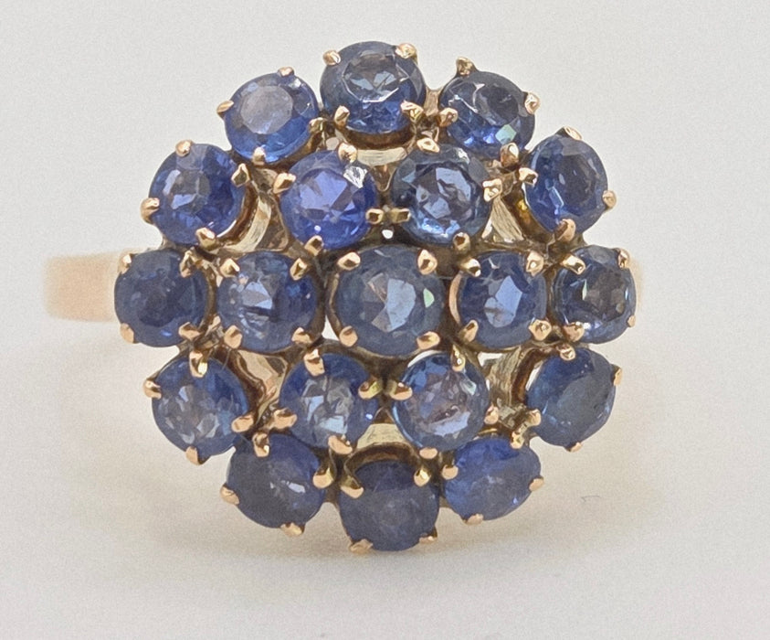 2596: Vintage 9ct Gold 19 French Blue Sapphires Flowerhead Ring