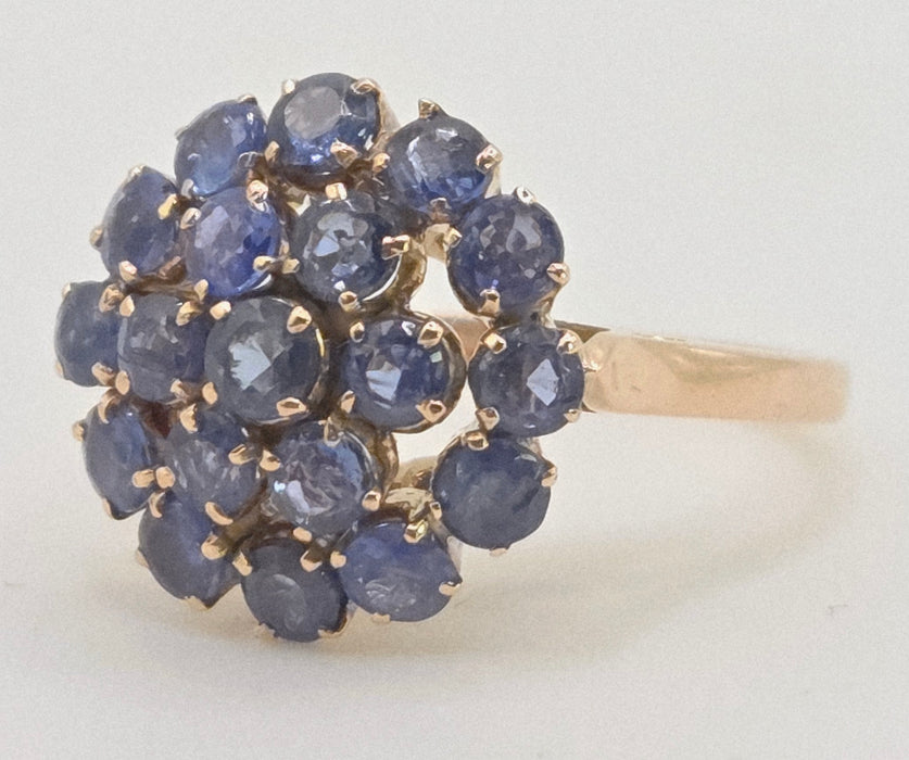 2596: Vintage 9ct Gold 19 French Blue Sapphires Flowerhead Ring