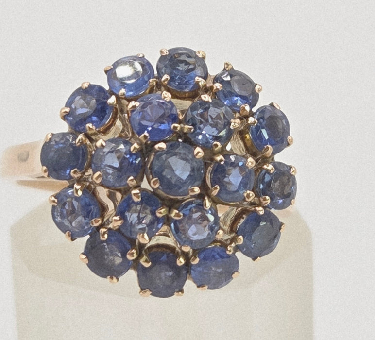 2596: Vintage 9ct Gold 19 French Blue Sapphires Flowerhead Ring