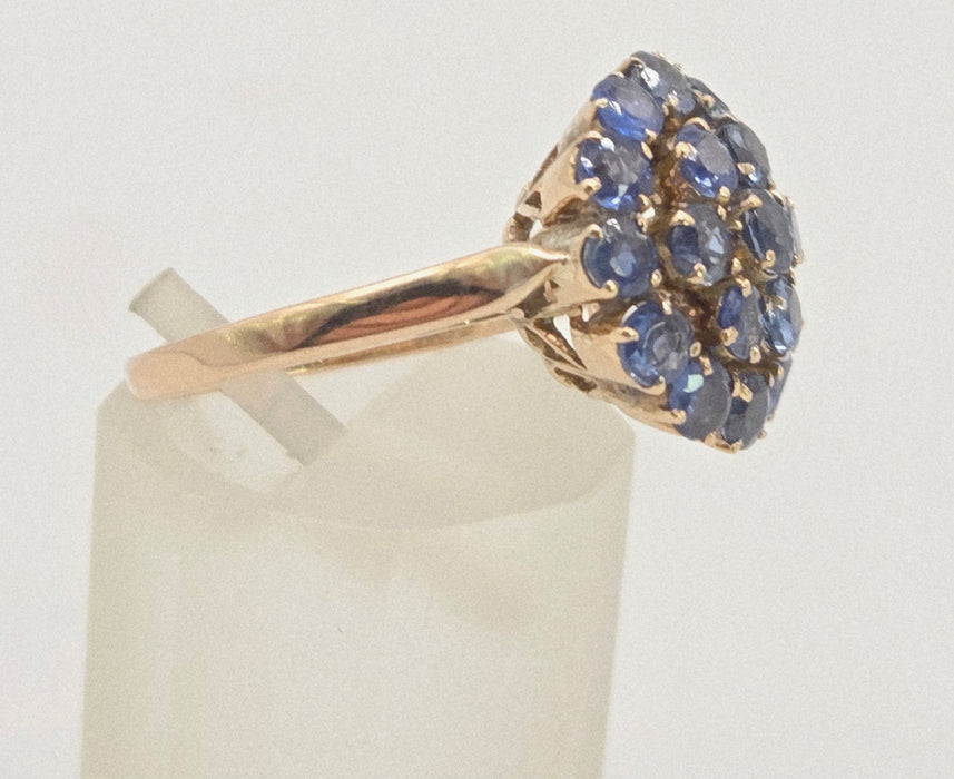 2596: Vintage 9ct Gold 19 French Blue Sapphires Flowerhead Ring