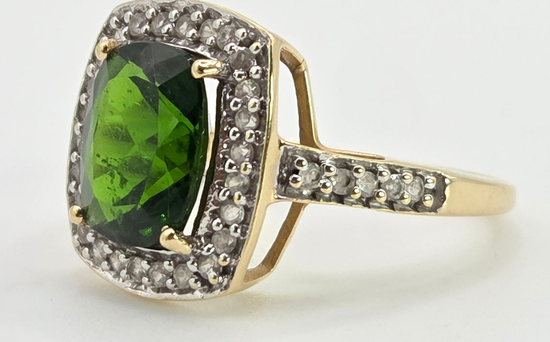 2698: Vintage 9ct Gold Chrome Diopside White Zircons Ring