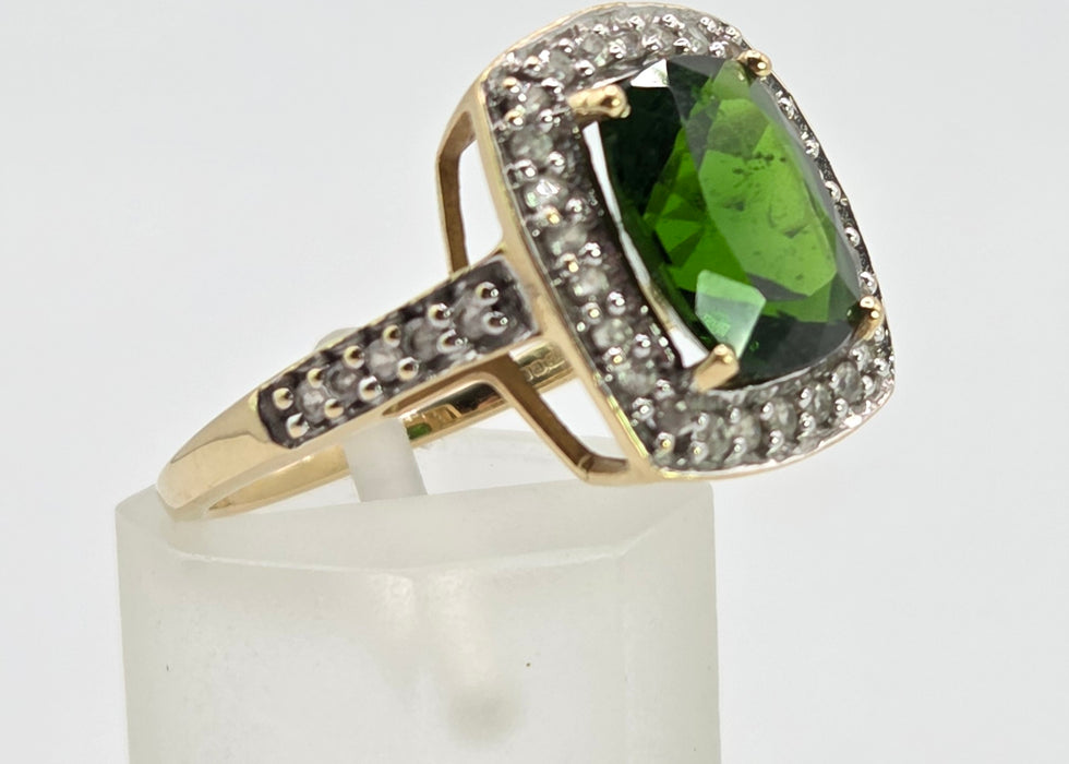 2698: Vintage 9ct Gold Chrome Diopside White Zircons Ring