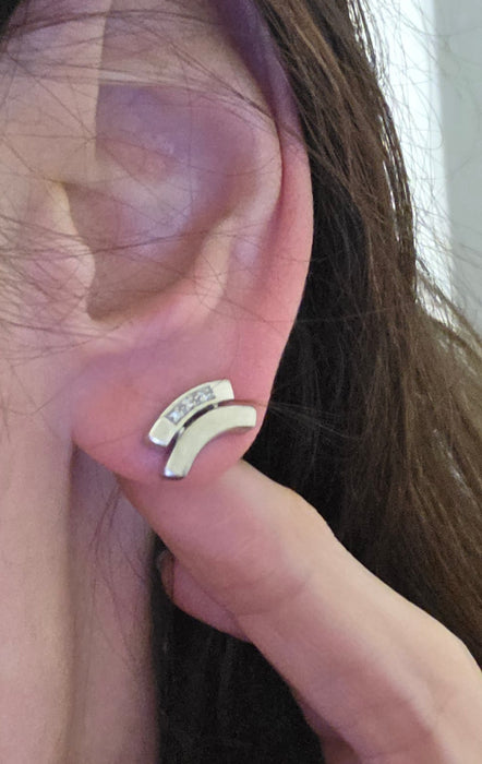 1882: 18ct White Gold Diamonds Geometric Set  Stud Earrings