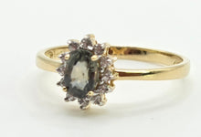 Cargar imagen en el visor de la galería, 2747: Vintage &amp; Petite 9ct Gold Green &amp; White Spinels Flowerhead Ring

