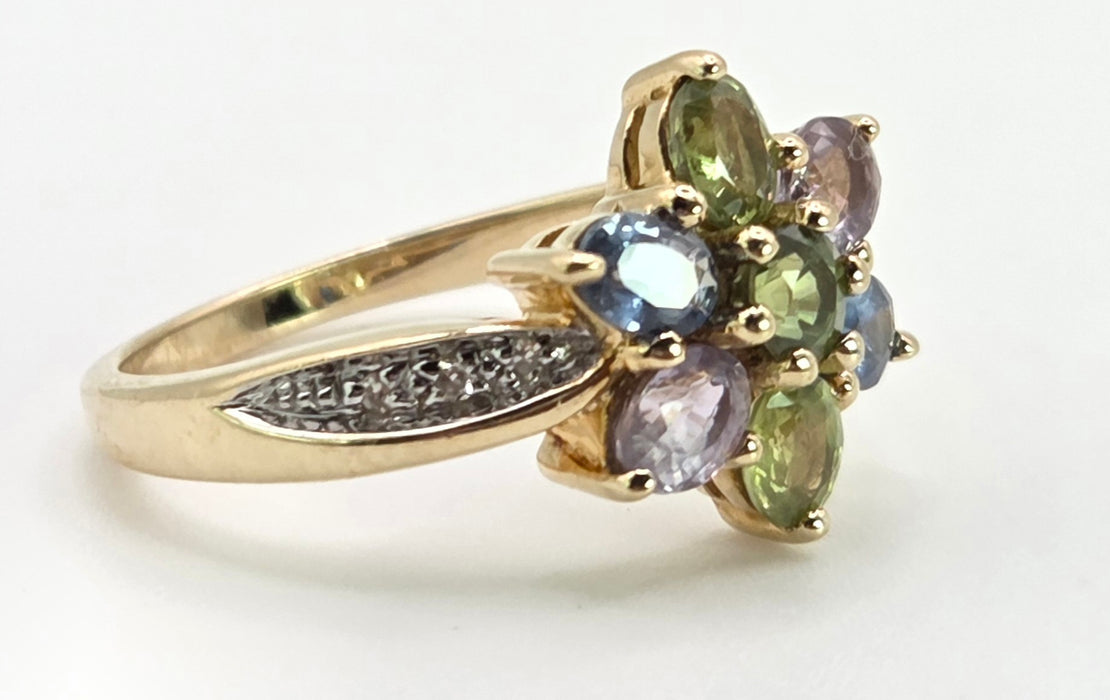 2791: Vintage: 9ct Gold Mixed Coloured Sapphires Flowerhead Ring