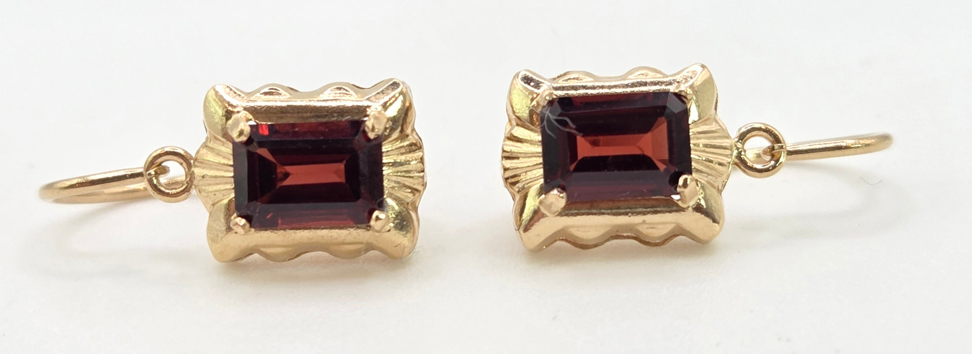 2092: 18ct Gold Emerald Cut Almandine Garnet Stud Earrings