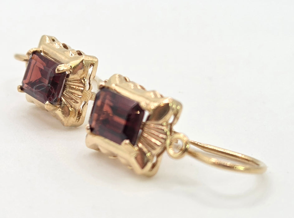 2092: 18ct Gold Emerald Cut Almandine Garnet Stud Earrings