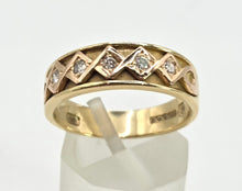 Cargar imagen en el visor de la galería, 2630: Clogau Vintage 18ct Gold 5 Natural Diamond Ring - Welsh Gold Hallmark

