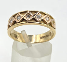 Cargar imagen en el visor de la galería, 2630: Clogau Vintage 18ct Gold 5 Natural Diamond Ring - Welsh Gold Hallmark
