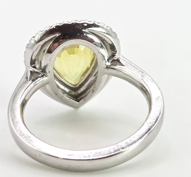 2708: Vintage 18ct White Gold Yellow Sapphire (3.2ct0  Blue Sapphires Diamonds Cocktail Ring