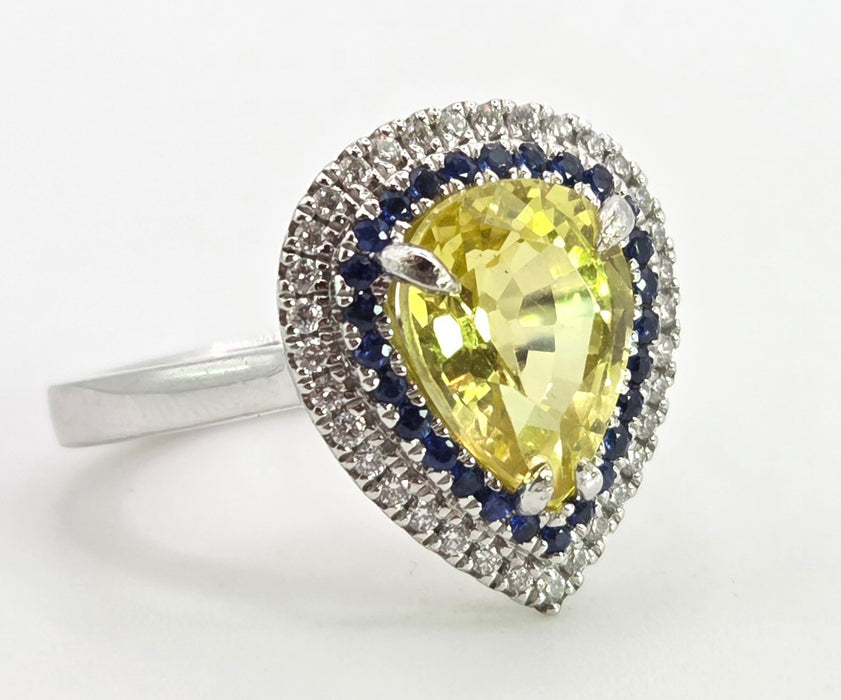 2708: Vintage 18ct White Gold Yellow Sapphire (3.2ct0  Blue Sapphires Diamonds Cocktail Ring