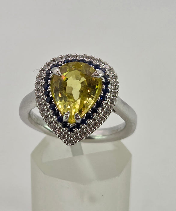 2708: Vintage 18ct White Gold Yellow Sapphire (3.2ct0  Blue Sapphires Diamonds Cocktail Ring