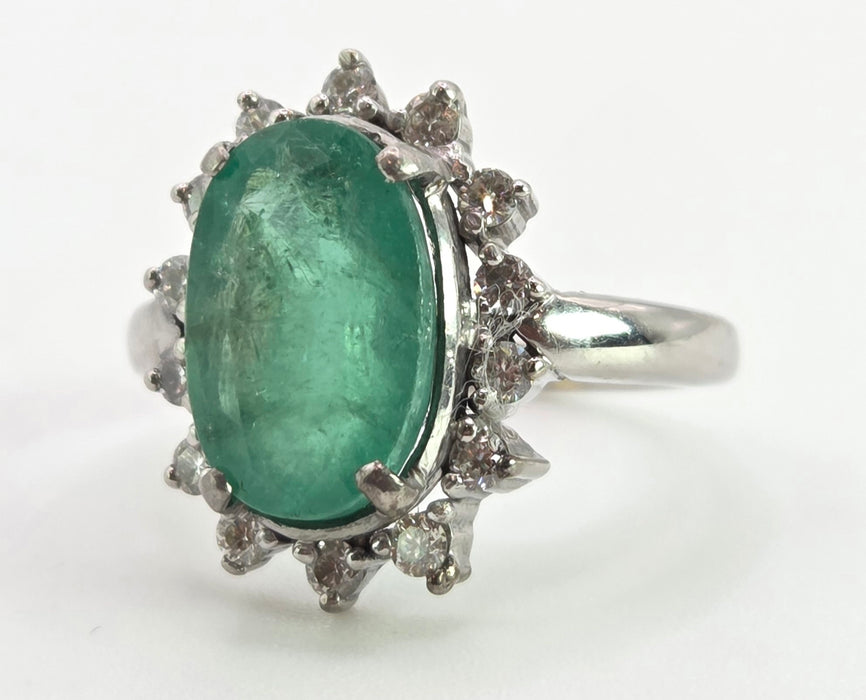 2709: Vintage 18ct White Gold Large Emerald Natural Sparkling Diamonds Cluster Ring
