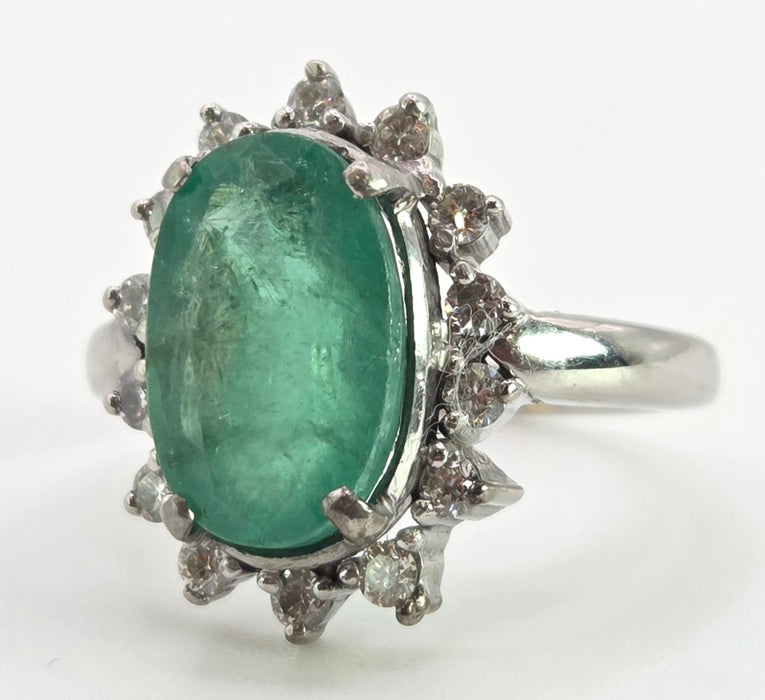2709: Vintage 18ct White Gold Large Emerald Natural Sparkling Diamonds Cluster Ring