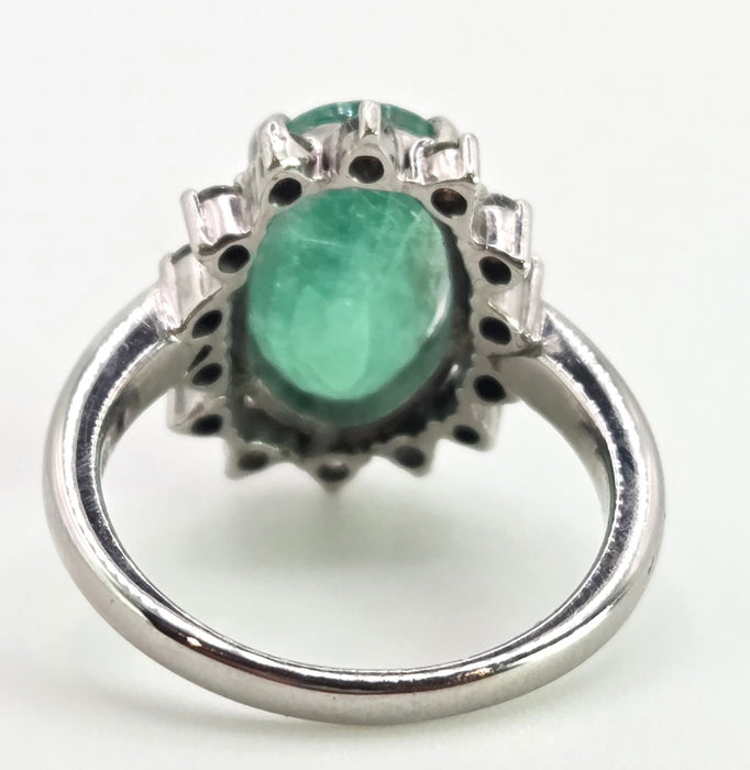 2709: Vintage 18ct White Gold Large Emerald Natural Sparkling Diamonds Cluster Ring