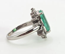 Load image into Gallery viewer, 2709: Vintage 18ct White Gold Large Emerald Natural Sparkling Diamonds Cluster Ring
