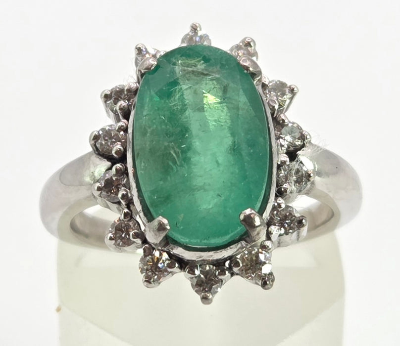 2709: Vintage 18ct White Gold Large Emerald Natural Sparkling Diamonds Cluster Ring