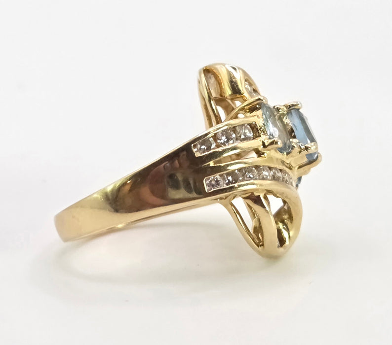 2712- Vintage: 18ct Gold Blue Aquamarines Baguette Diamonds Cocktail Ring- Wow