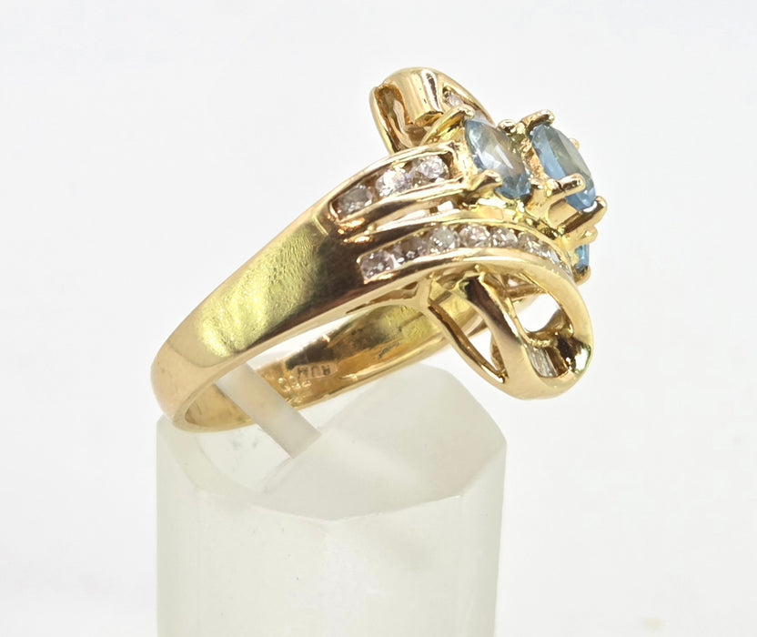2712- Vintage: 18ct Gold Blue Aquamarines Baguette Diamonds Cocktail Ring- Wow