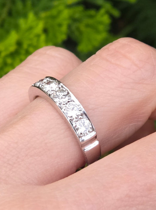 2584: Vintage 18ct White Gold 7 x (0.25ct) Natural Diamonds Ring - 1.75ct Total- From 1974