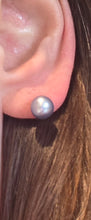 Load image into Gallery viewer, 3885: Vintage 9ct Gold Tahitian Cultured Pearl Stud Earrings
