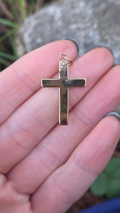 0607: Vintage: 9ct Gold Diamonds Cross/ Pendant- lovely condition