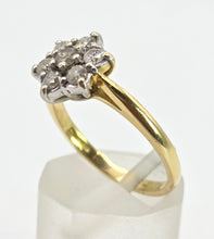 Load image into Gallery viewer, 2751: Vintage 18ct Gold Natural Sparkling Diamonds (0.5ct) Flower Head Ring
