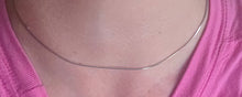 Load image into Gallery viewer, 2070: Vintage: 9ct White Gold Snake Chain/Necklace (40cm) - Pristine Condition
