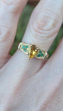 Cargar imagen en el visor de la galería, 2793: Vintage Rare: 9ct Gold Yellow Citrine Emeralds Dress Ring

