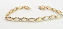 Load image into Gallery viewer, 2724: Vintage 14ct Gold 19 Cabochon White Opals Bracelet (19cm)
