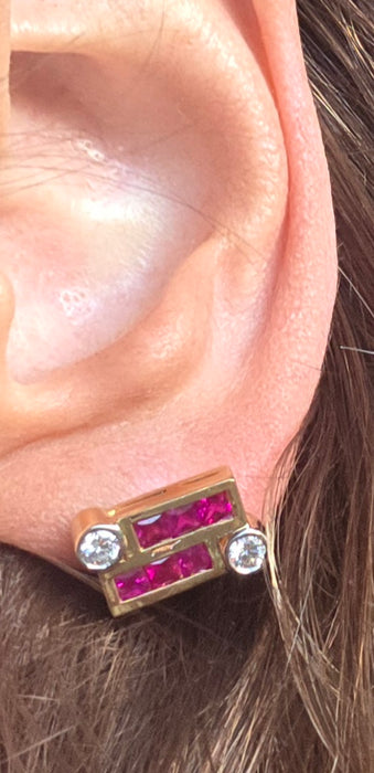 2727: Vintage 18ct Gold Rubies & Diamonds Geometric Set Stud Earrings