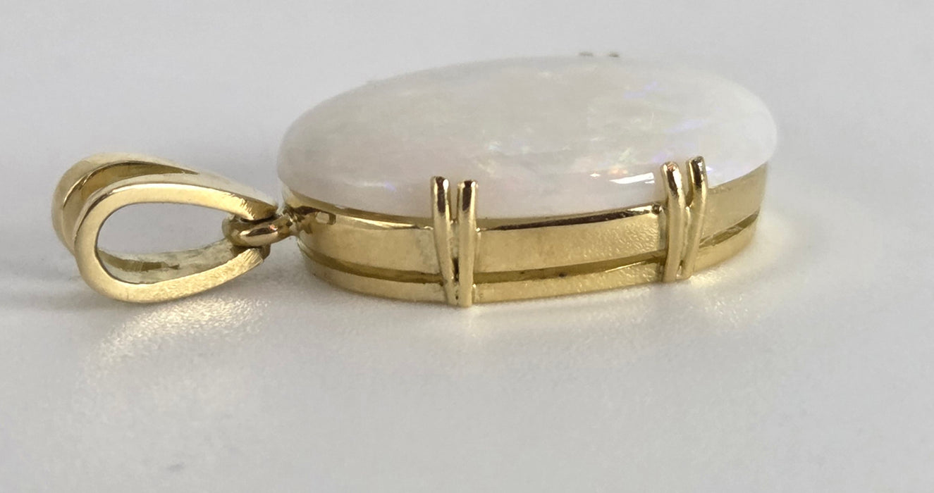 2725; Vintage 18ct Gold Large Cabochon White Opal Pendant