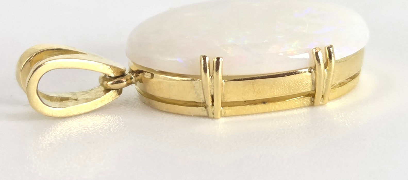 2725; Vintage 18ct Gold Large Cabochon White Opal Pendant