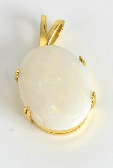 2725; Vintage 18ct Gold Large Cabochon White Opal Pendant