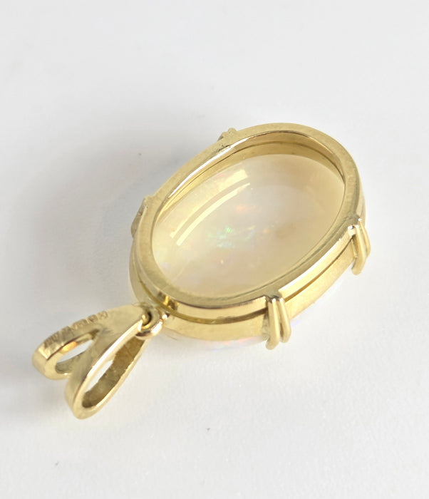 2725; Vintage 18ct Gold Large Cabochon White Opal Pendant