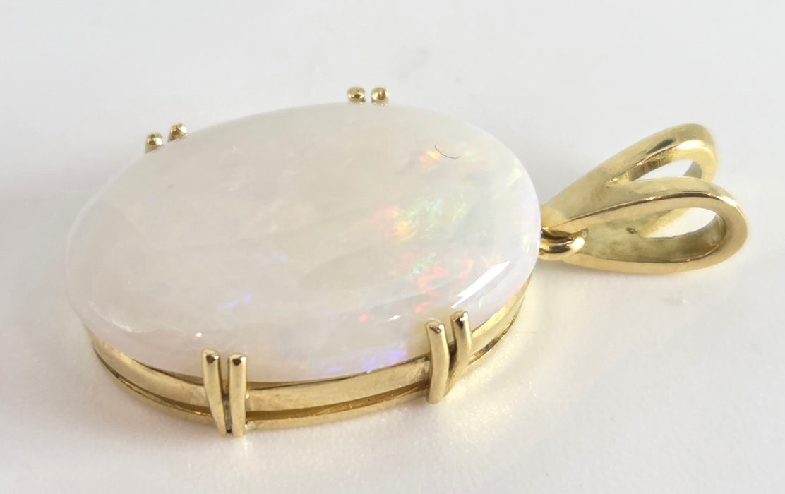 2725; Vintage 18ct Gold Large Cabochon White Opal Pendant