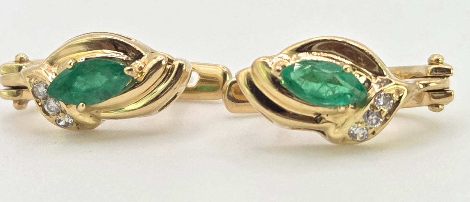 2723: Vintage 18ct Gold Emerald  & Diamonds Stud Clip Earrings
