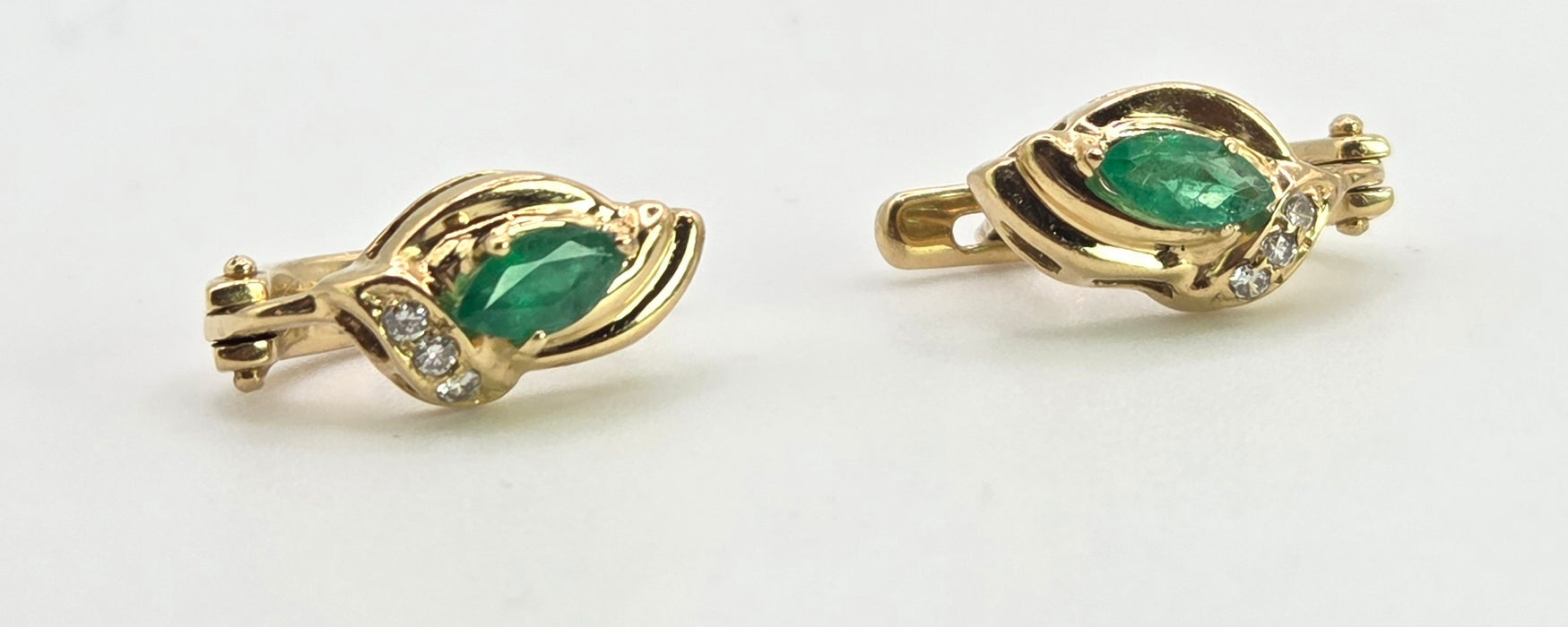 2723: Vintage 18ct Gold Emerald  & Diamonds Stud Clip Earrings