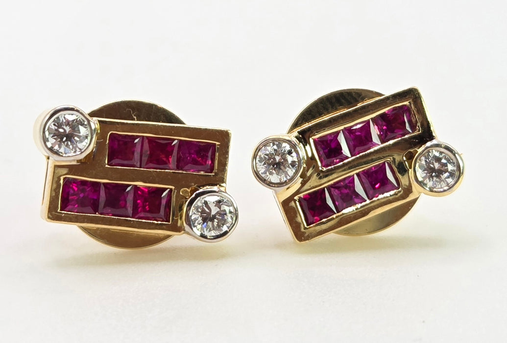 2727: Vintage 18ct Gold Rubies & Diamonds Geometric Set Stud Earrings
