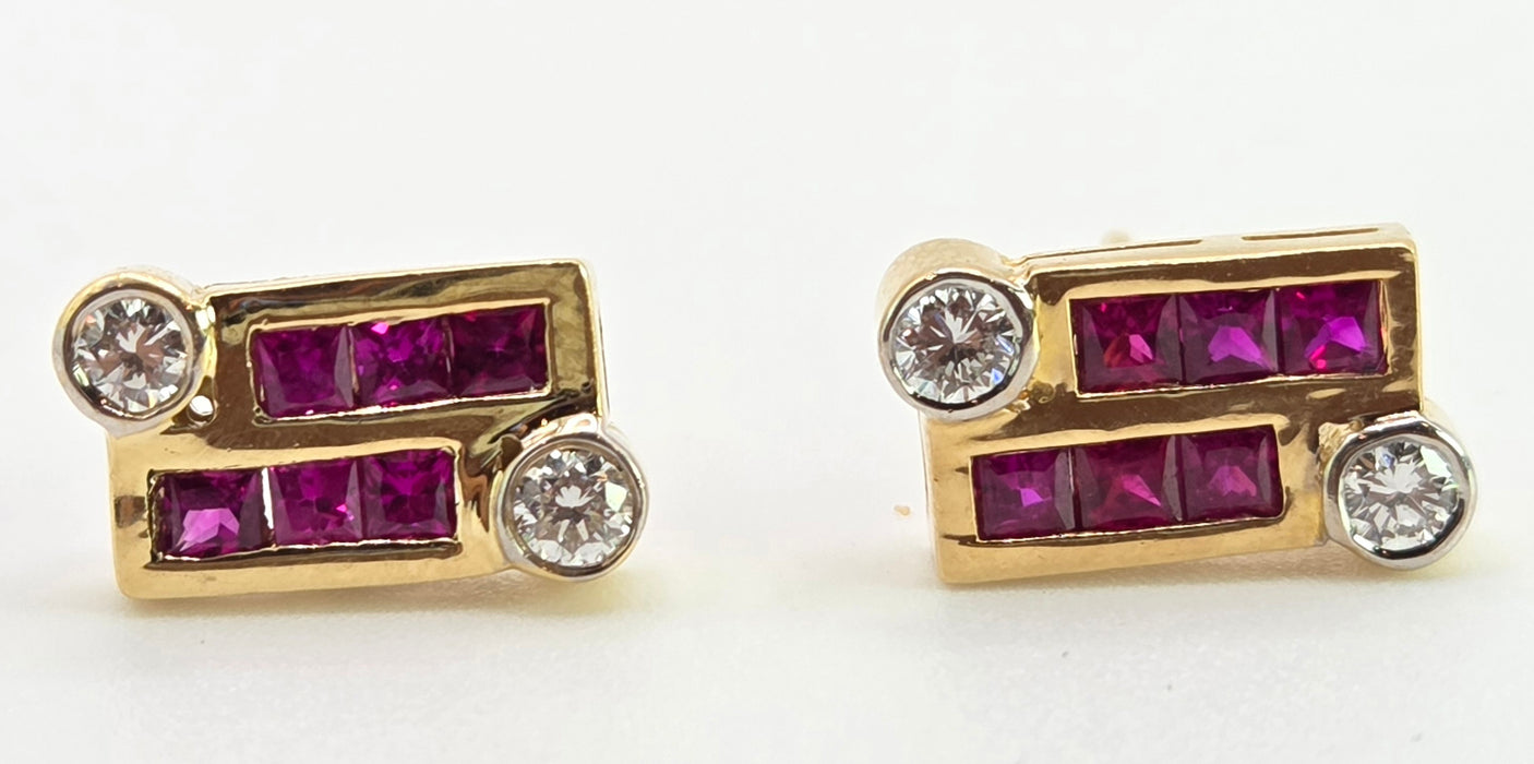 2727: Vintage 18ct Gold Rubies & Diamonds Geometric Set Stud Earrings