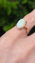 Cargar imagen en el visor de la galería, 2522 - Vintage 18ct Gold Cabochon White Opal Solitair Ring- From 1984
