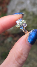 Load image into Gallery viewer, 2791: Vintage: 9ct Gold Mixed Coloured Sapphires Flowerhead Ring
