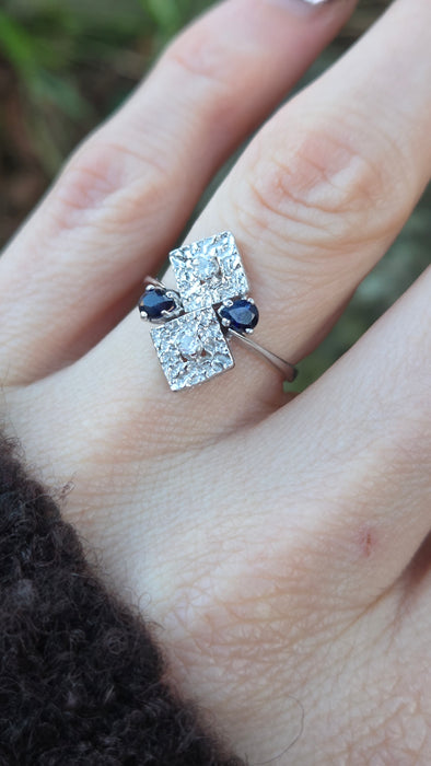0006: Vintage: 18ct White Gold Art Deco Design Blue Sapphires Diamonds Ring- Geometric set