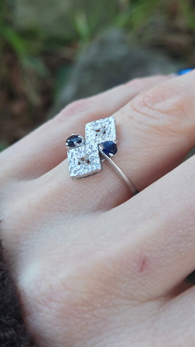 0006: Vintage: 18ct White Gold Art Deco Design Blue Sapphires Diamonds Ring- Geometric set