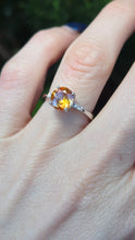 Cargar imagen en el visor de la galería, 2494 Vintage: 14ct White Gold Round Cut Orange Zircon Natural Diamonds Ring
