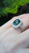 Cargar imagen en el visor de la galería, 2698: Vintage 9ct Gold Chrome Diopside White Zircons Ring
