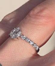 Load image into Gallery viewer, 2628: Vintage Platinum Natural Sparkling Diamonds (1ct) Ring
